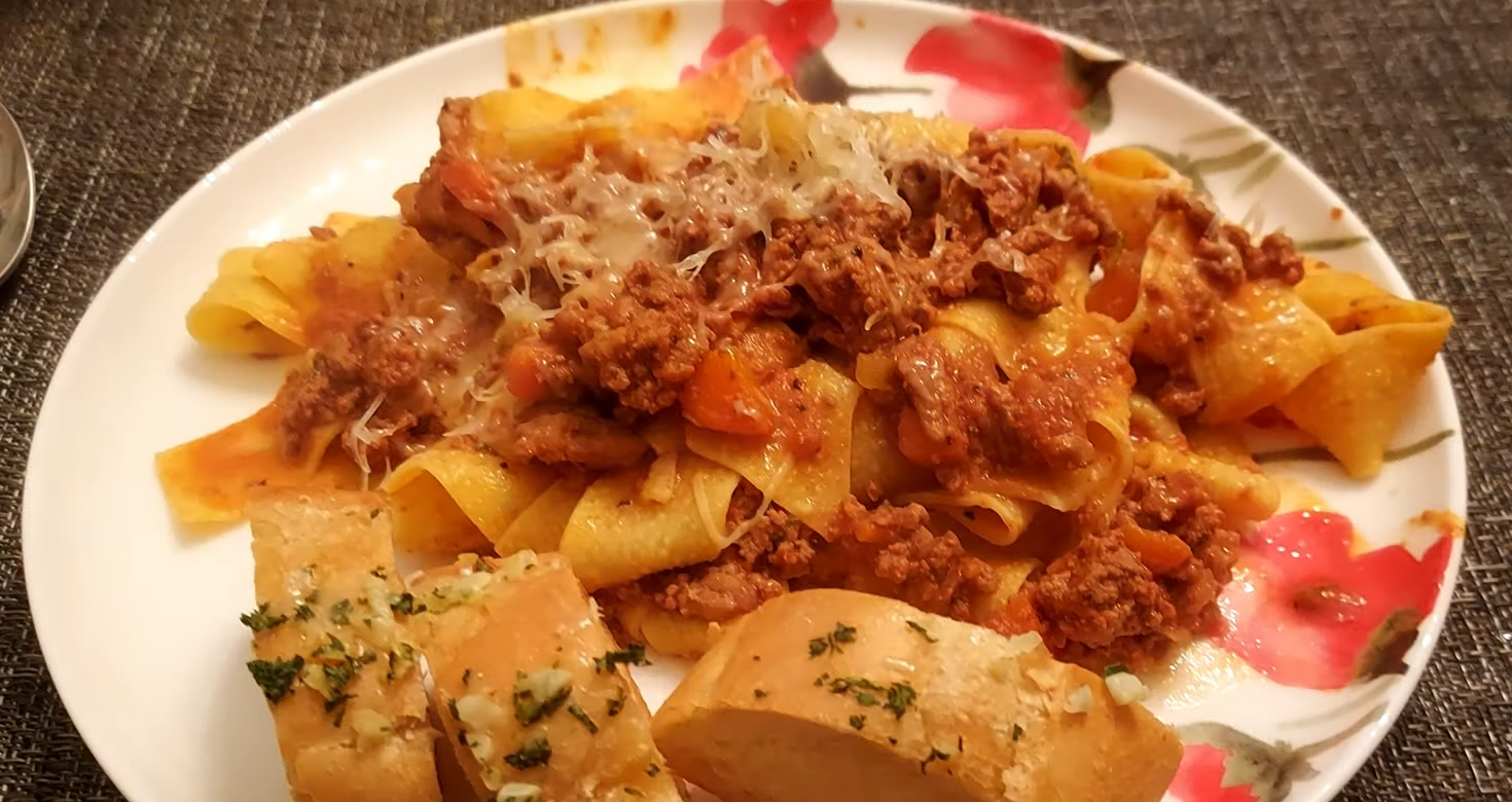 The Zs Bolognese Sauce with Pasta Recipe